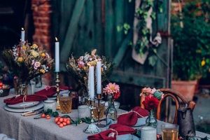 mesa-para-boda-rupestre-en-invierno