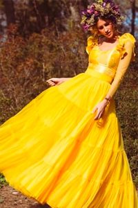 La-mujer-andaluza-pisando-el-recinto-ferial-15-por-tus-Weddings-de-Cádiz