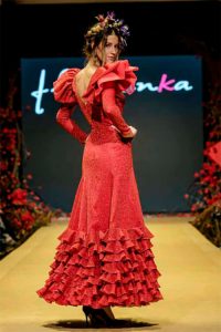 La-mujer-andaluza-pisando-el-recinto-ferial-16-por-tus-Weddings-Planners-de-la-provincia-de-Cádiz