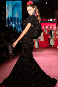 La-mujer-andaluza-pisando-el-recinto-ferial-7-por-tu-empresa-de-bodas-en-Cádiz