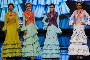 La-mujer-flamenca-pisando-el-recinto-ferial-Mi-abril-1-por-eventos-absolutos-jerez